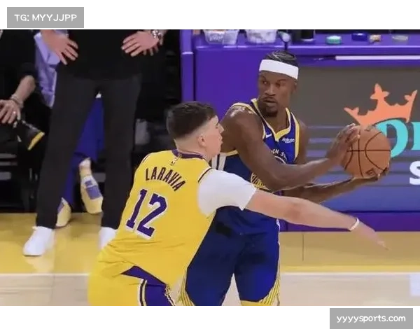 森林狼对湖人一战裁判争议：里夫斯遭麦克丹尼尔斯打手未获判罚